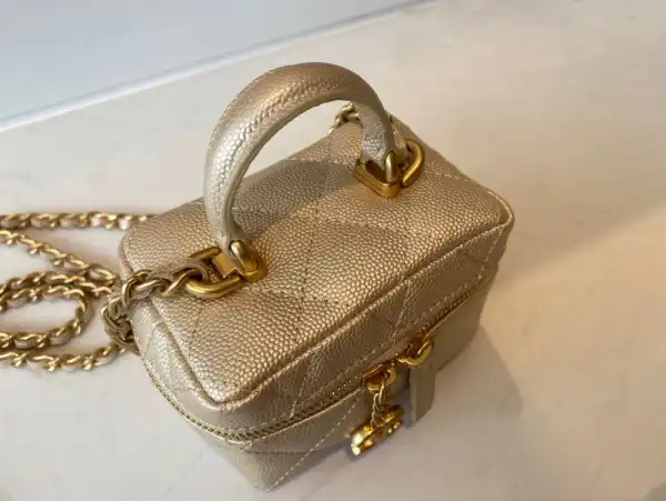 Yupoo bagsoffer CL SMALL VANITY WITH CHAIN