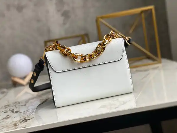 Firstbag Ru LOUIS VUITTON TWIST PM