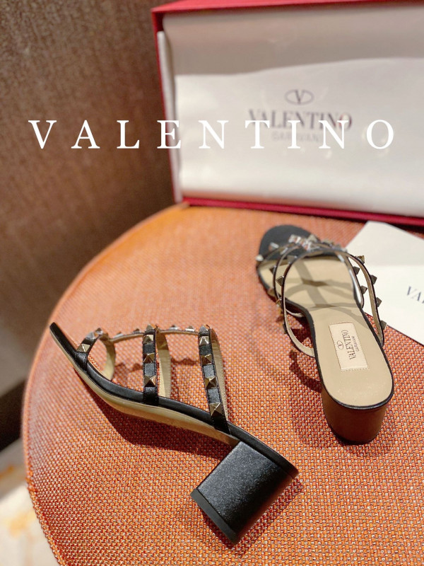 HOT SALE VALENTINO ROCKSTUD CALFSKIN LEATHER SLIDE SANDAL