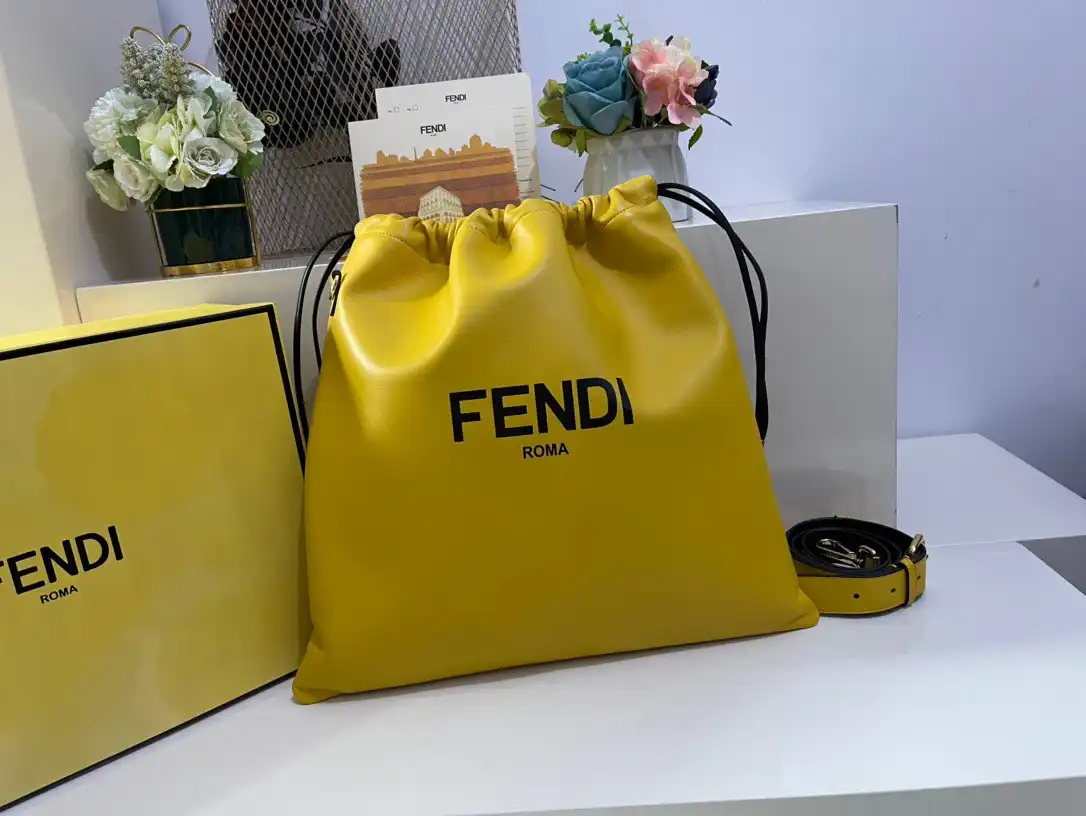 FENDI PACK MEDIUM POUCH