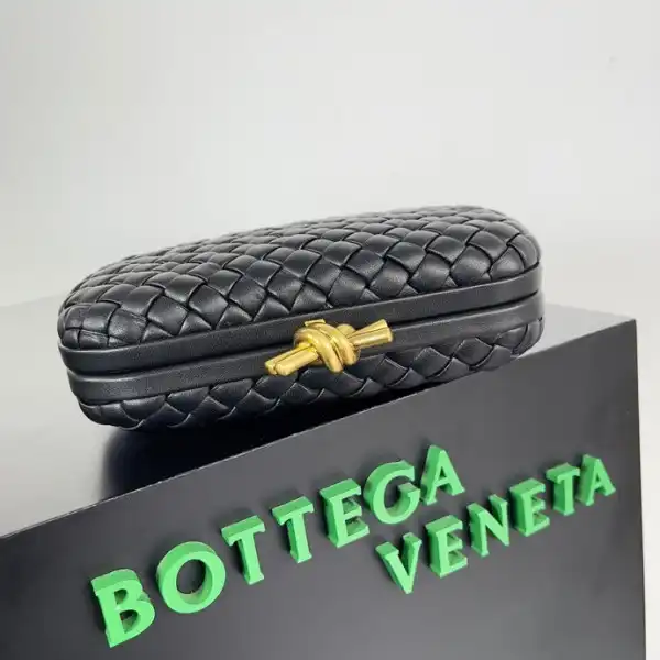 First bag ru BOTTEGA VENETA Knot Minaudiere