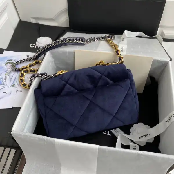 CHANEL 19 FLAP BAG