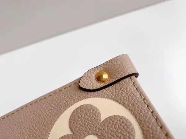 LOUIS VUITTON ONTHEGO MM