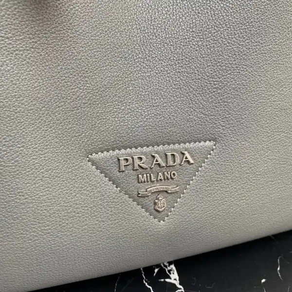 Yupoo bagsoffer PRADA Leather tote