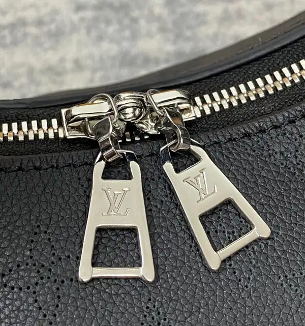 LOUIS VUITTON WHY KNOT PM