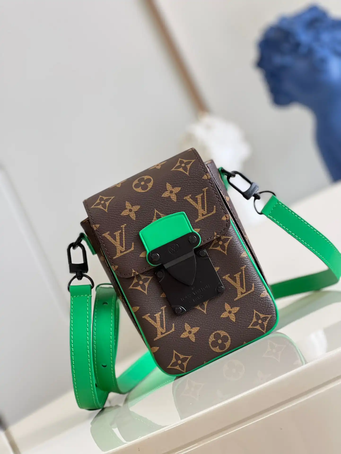 Affordable LOUIS VUITTON S-LOCK VERTICAL WEARABLE WALLET