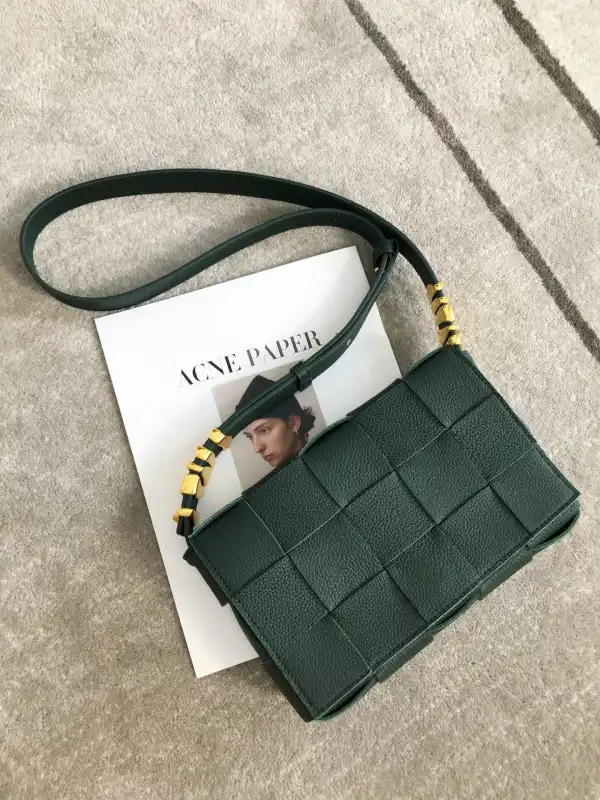 First bag ru BOTTEGA VENETA CASSETTE