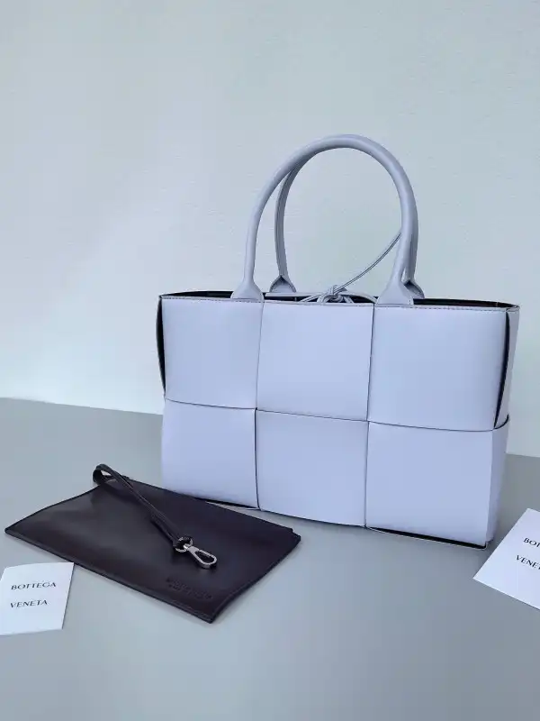 First bag ru BOTTEGA VENETA Small Arco Tote Bag