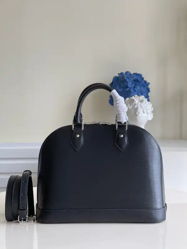 First bag ru LOUIS VUITTON ALMA PM