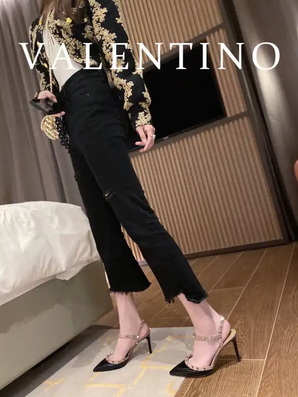 VALENTINO ROCKSTUD SANDAL