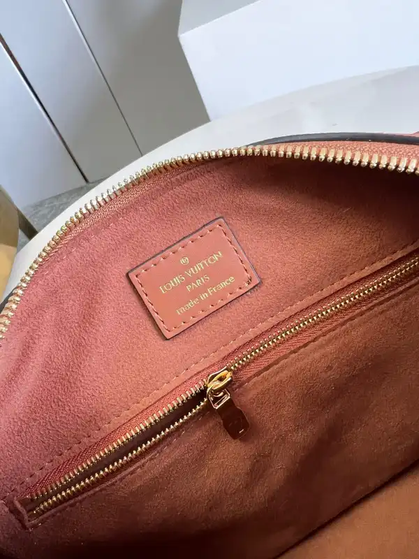 First Bag Ru LOUIS VUITTON SPEEDY BANDOULIÈRE 25