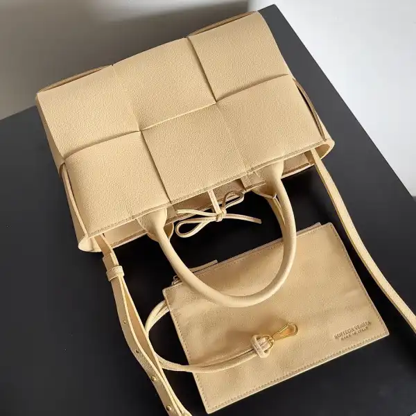 Frstbag ru BOTTEGA VENETA ARCO MINI TOTE