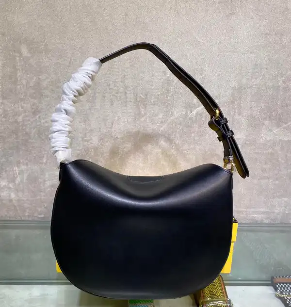 Frstbag ru FENDI SMALL CROISSANT