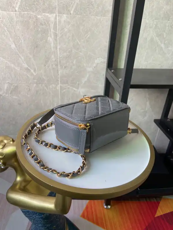 Firstbag Ru CHANEL SMALL VANITY CASE