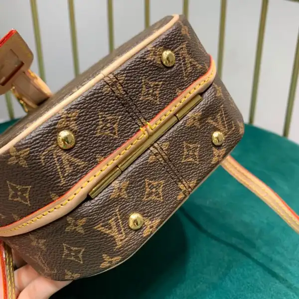 First bag ru Louis Vuitton PETITE BOITE CHAPEAU