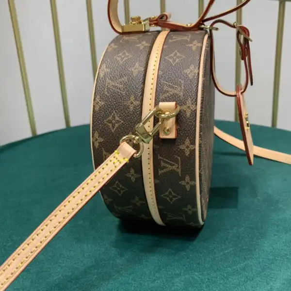 First bag ru Louis Vuitton PETITE BOITE CHAPEAU