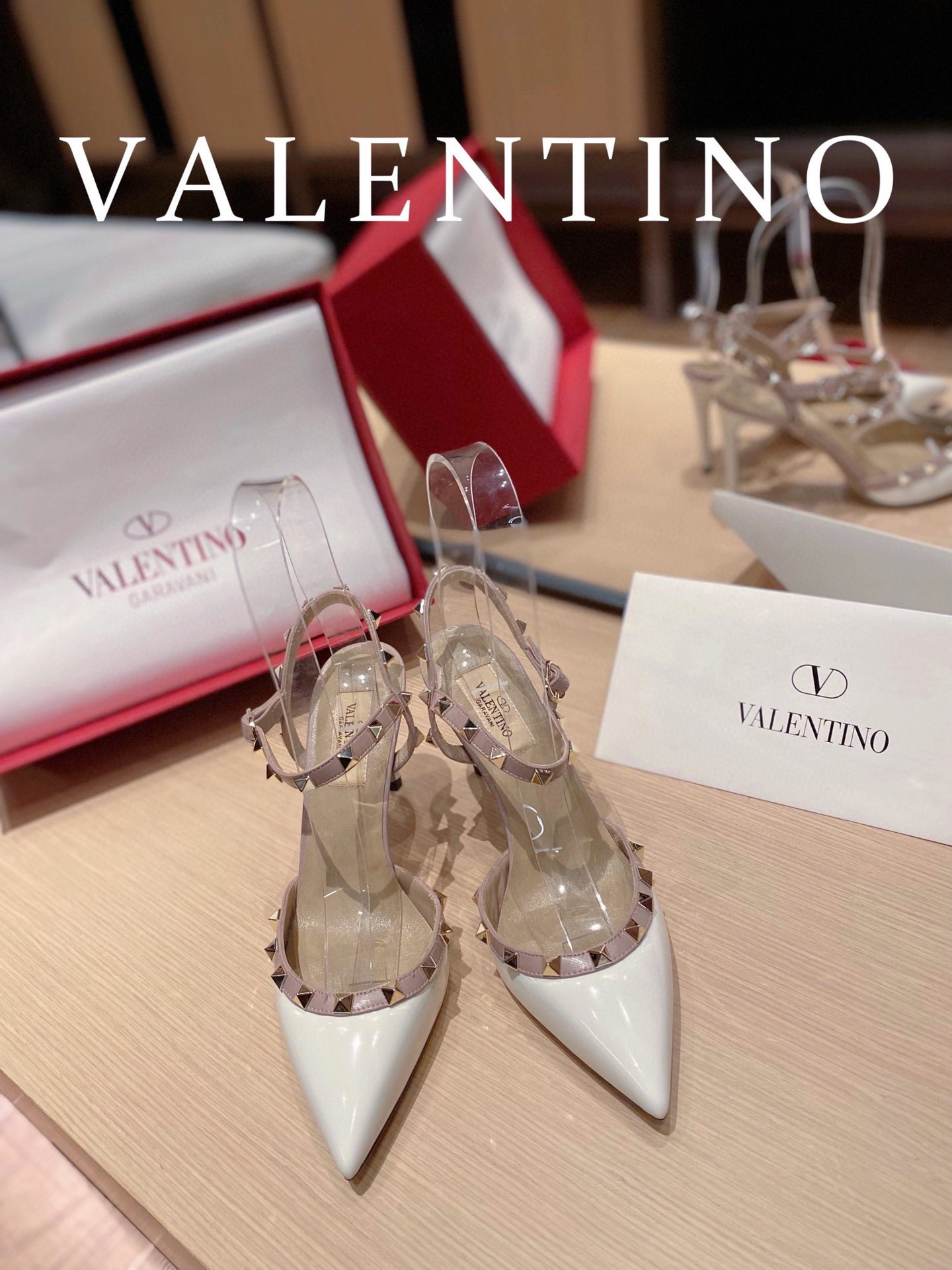 HOT SALE VALENTINO ROCKSTUD SANDAL