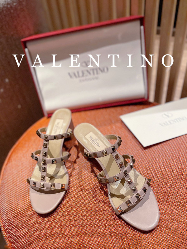 HOT SALE VALENTINO ROCKSTUD CALFSKIN LEATHER SLIDE SANDAL