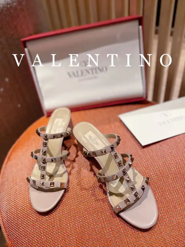 Yupoo bagsoffer VALENTINO ROCKSTUD CALFSKIN LEATHER SLIDE SANDAL