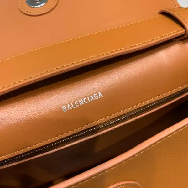 BALENCIAGA DOWNTOWN MEDIUM SHOULDER BAG