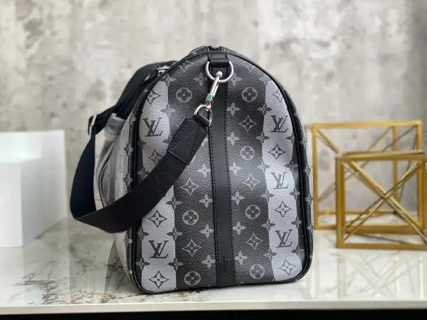 First bag ru LOUIS VUITTON KEEPALL BANDOULIÈRE 50