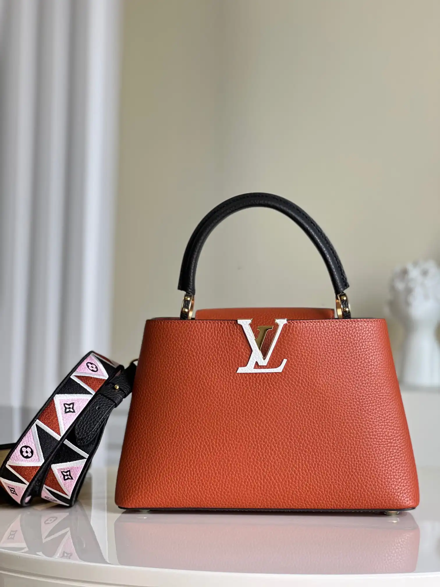 First bag ru LOUIS VUITTON CAPUCINES MM