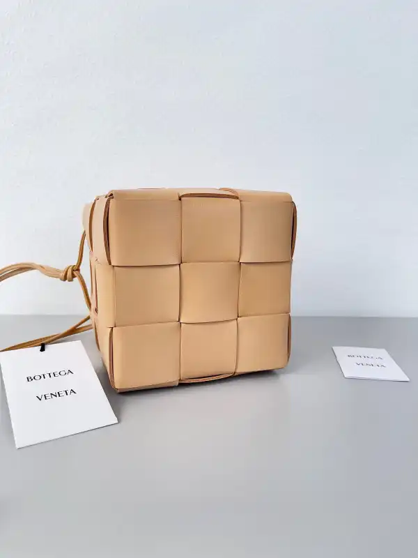 BOTTEGA VENETA Cassette Bucket Bag