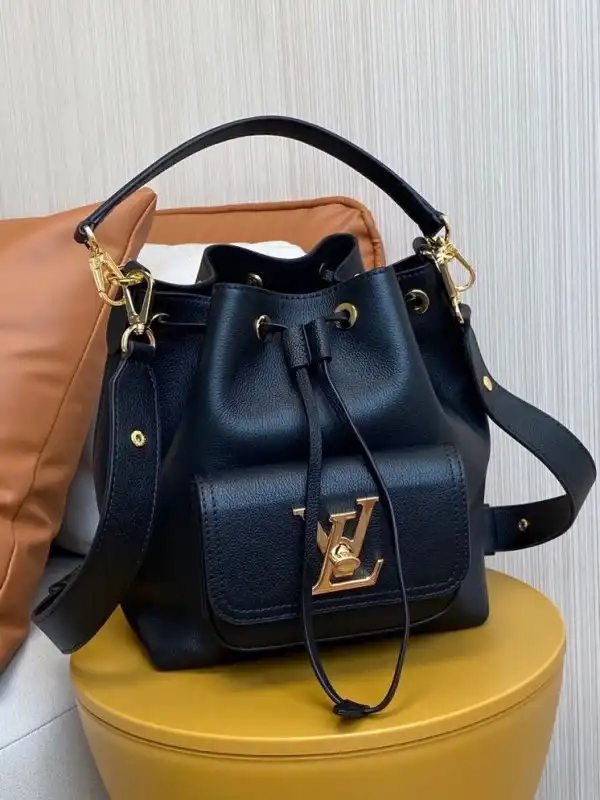 First Bag Ru LOUIS VUITTON LOCKME BUCKET