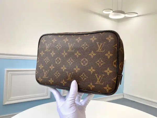 You get luxury for less. Shop now for the best deals on fake Louis bags. LOUIS VUITTON TOILETRY POUCH GM