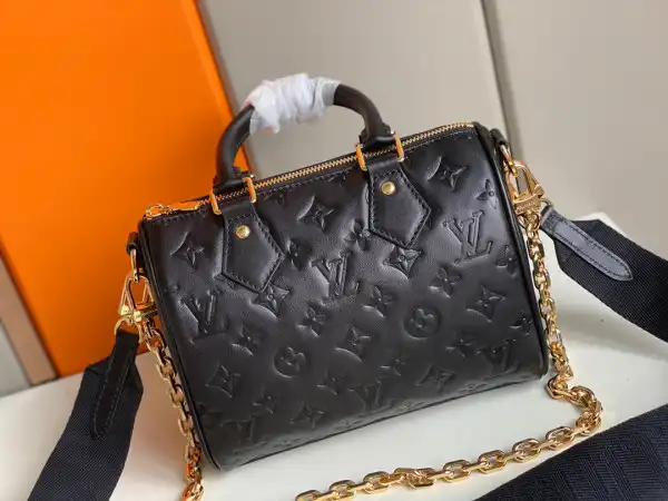 Repladies offers premium fake Louis bags at unbeatable prices. Our products are cheap because we focus on direct sales LOUIS VUITTON SPEEDY BANDOULIÈRE 22