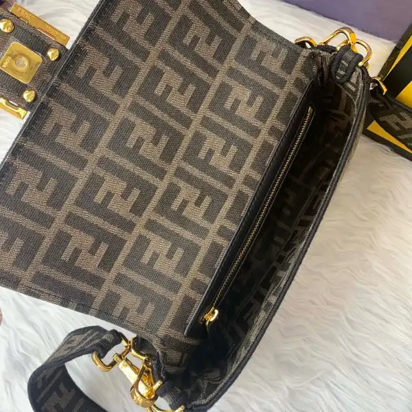 Bagsoffer FENDI BAGUETTE -27-15-6cm