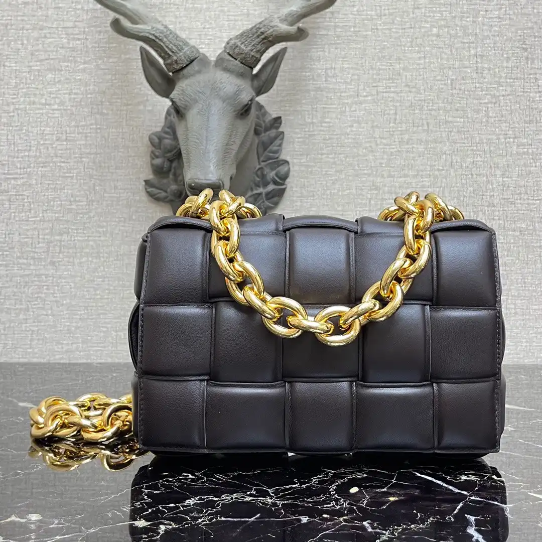 First bag ru BOTTEGA VENETA THE CHAIN CASSETTE