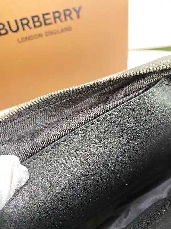 Bagsoffer BURBERRY BUM BAG