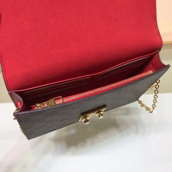 First bag ru LOUIS VUITTON CROISETTE CHAIN WALLET