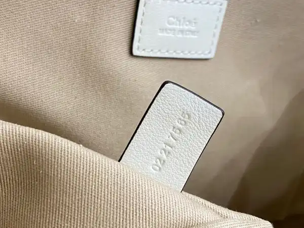 First bag ru CHLOÉ medium woody tote bag