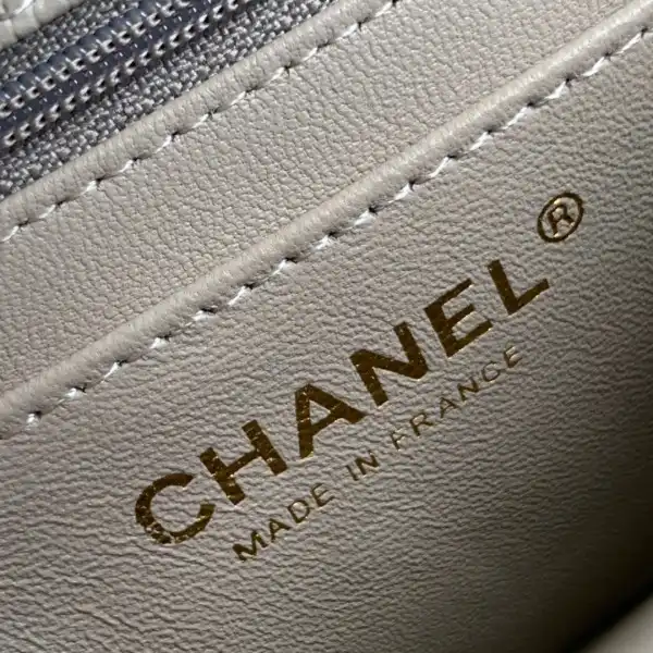 CHANEL FLAP BAG 20CM