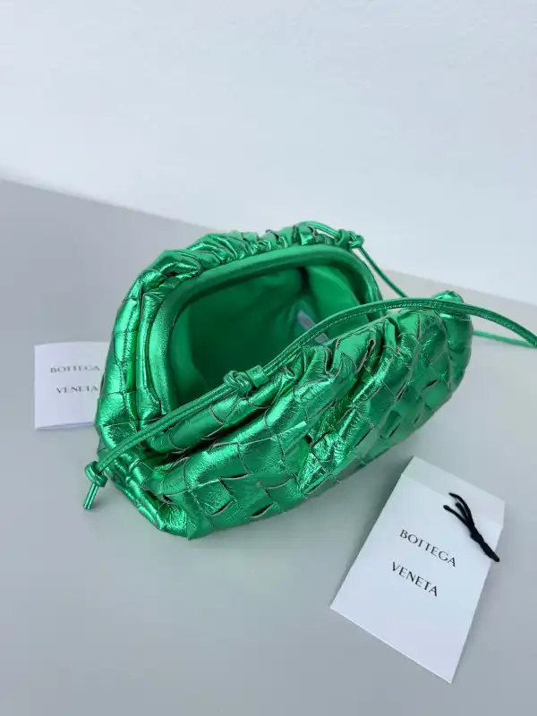 First Bag Ru BOTTEGA VENETA MINI POUCH