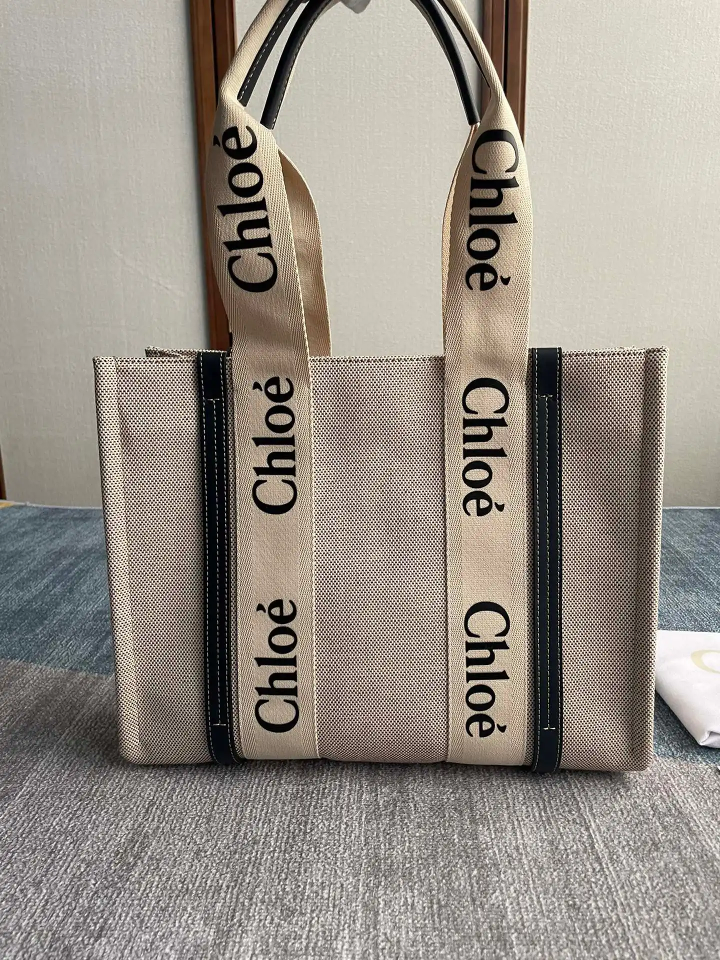 CHLOÉ MEDIUM WOODY TOTE BAG