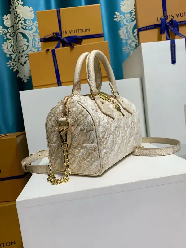 First bag ru LOUIS VUITTON SPEEDY BANDOULIÈRE 20