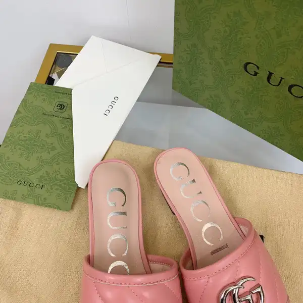 GUCCI Women's slide with Double G