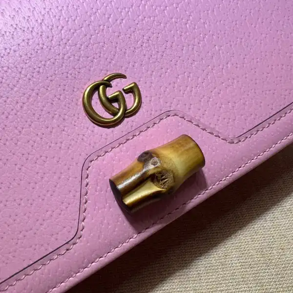 Bagsoffer Gucci Diana mini bag with bamboo