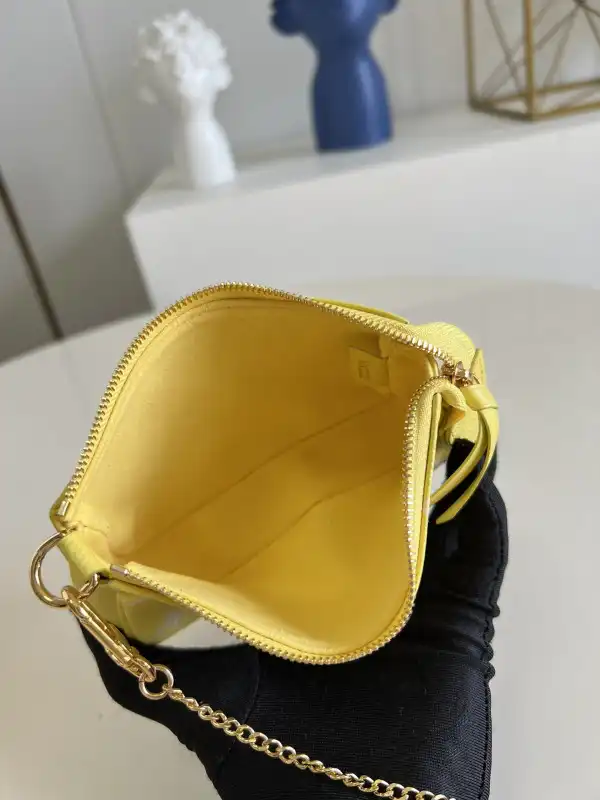 Frstbag ru LOUIS VUITTON MINI POCHETTE ACCESSOIRES