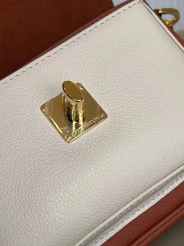 LOUIS VUITTON LOCKME TENDER