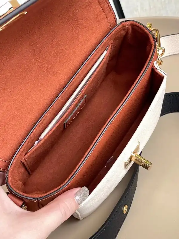 Firstbag Ru LOUIS VUITTON LOCKME TENDER