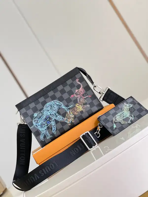 Rep LOUIS VUITTON GASTON WEARABLE