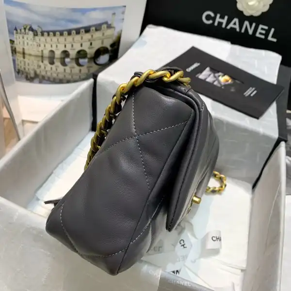 First bag ru CHANEL 19 FLAP BAG