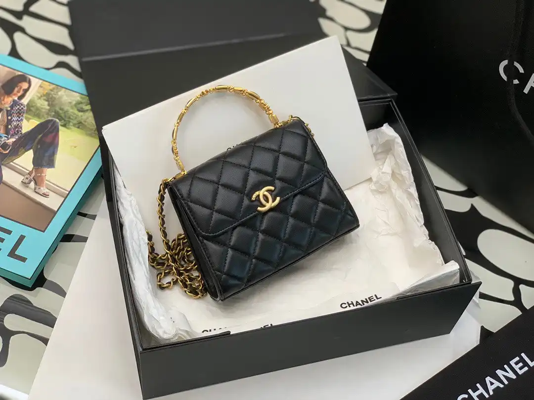 Firstbag Ru CHANEL CHANELUTCH WITH CHAIN