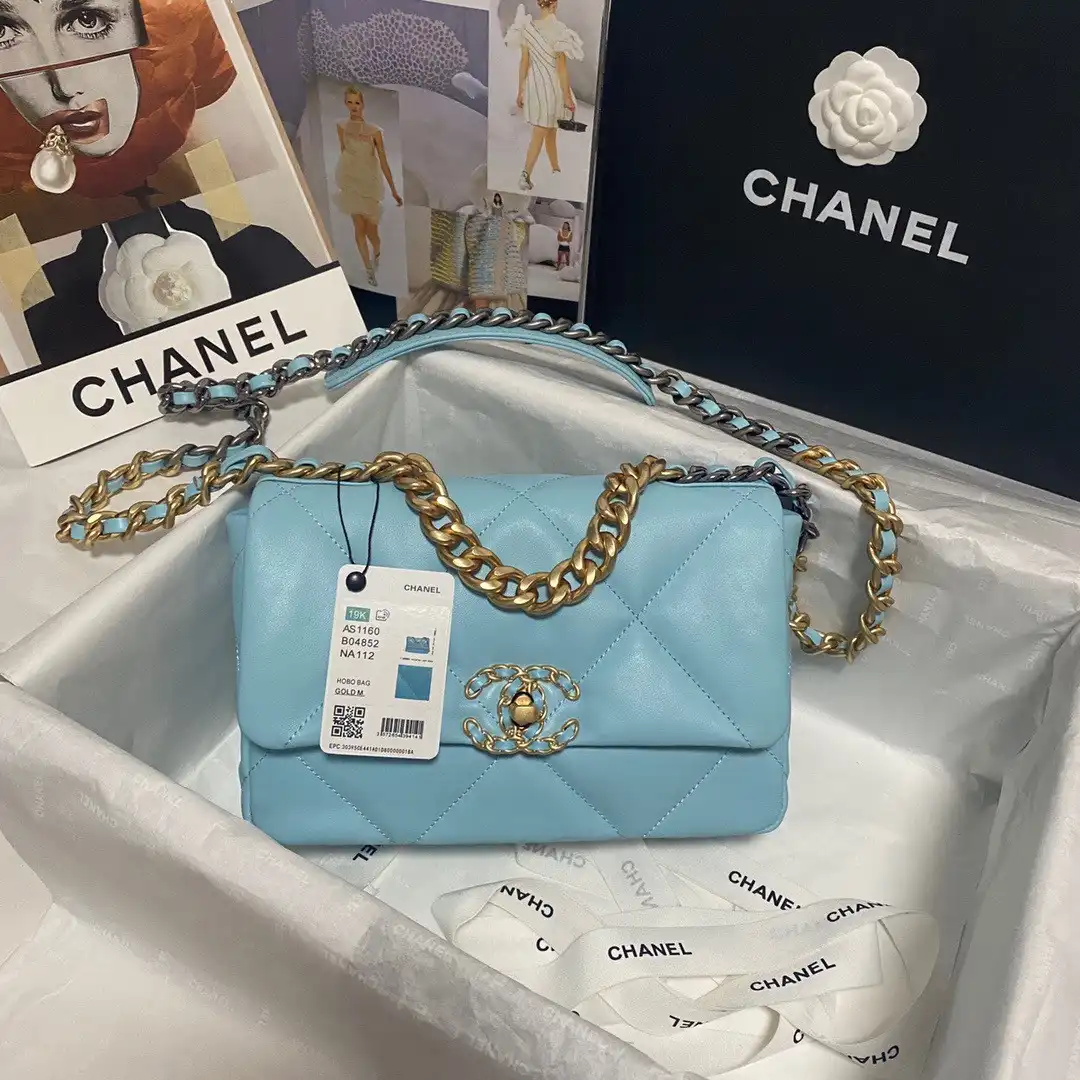 CHANEL 19 FLAP BAG