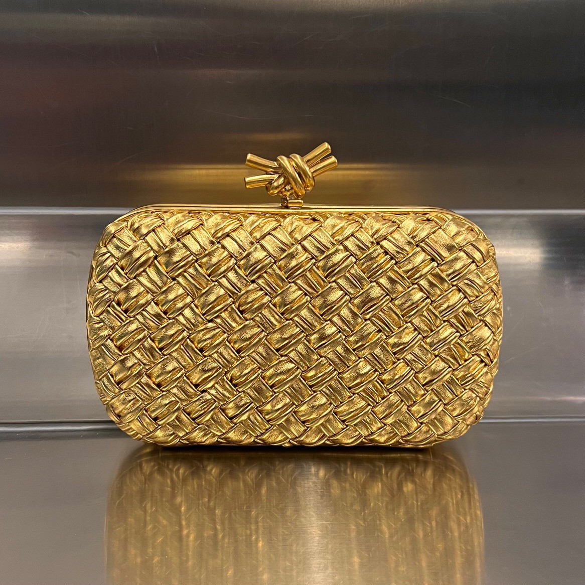 HOT SALE BOTTEGA VENETA Knot Minaudiere