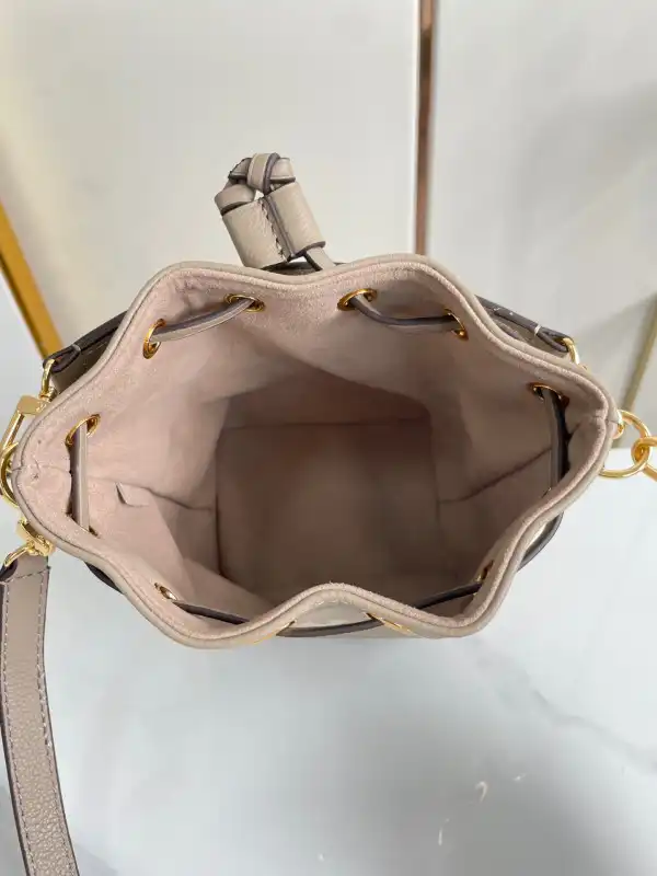 First bag ru LOUIS VUITTON NANO NOÉ